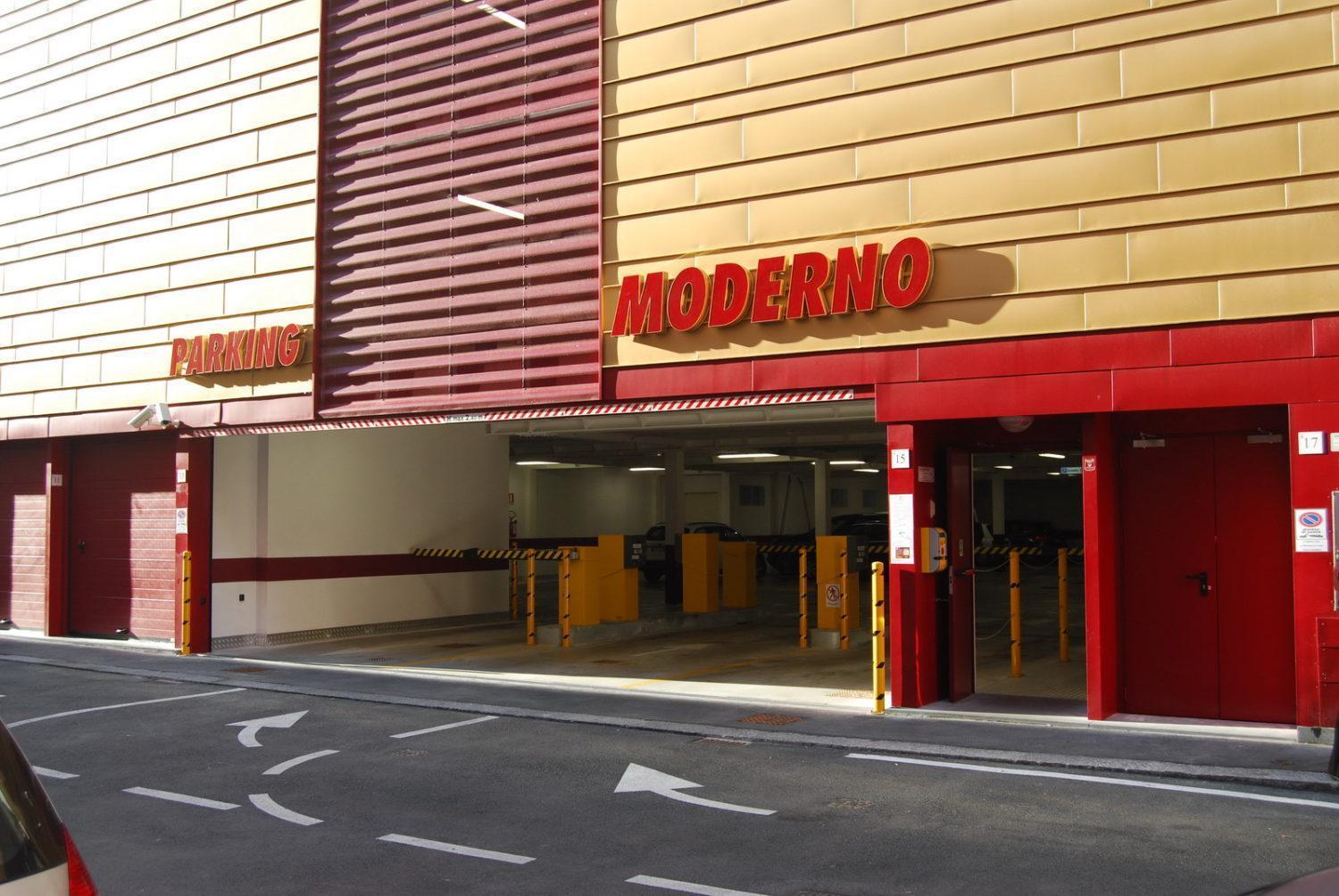 Appartamento Vicino Al Porto, Con Parcheggio Livorno Luaran gambar